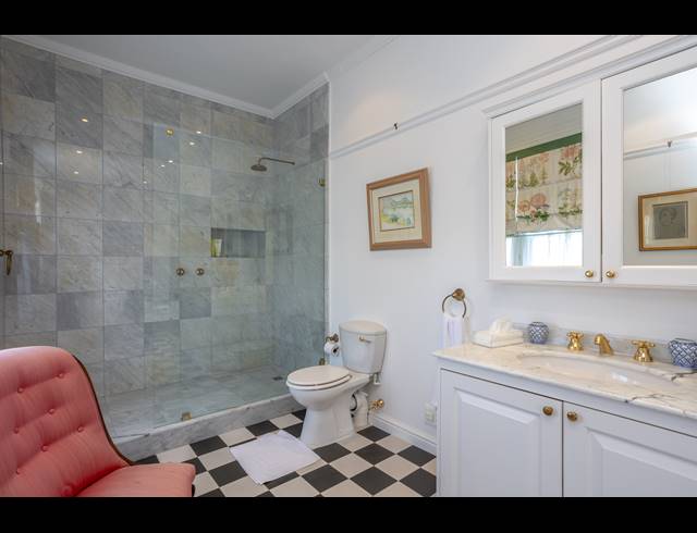 5 BEDROOM FREESTANDING TO LET IN CONSTANTIA
